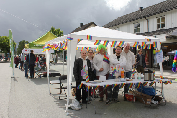 Pride Orkland benyttet anledningen til å markedsføre seg.