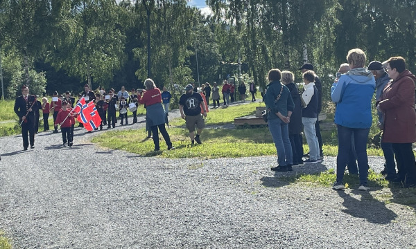 1 Skolekorpset kommer
